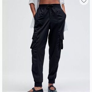 lululemon relaxed fit Mid-Rise Cargo Jogger